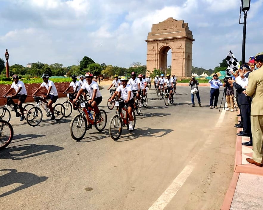 Flagging-in ceremony of Cycle Rally