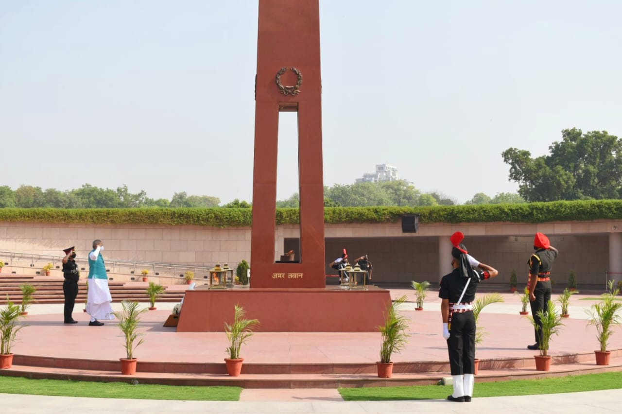 HE Sh Acharya Devvrat, Governor Gujarat visited NWM on 25 April 2022 and paid tribute to Bravehearts