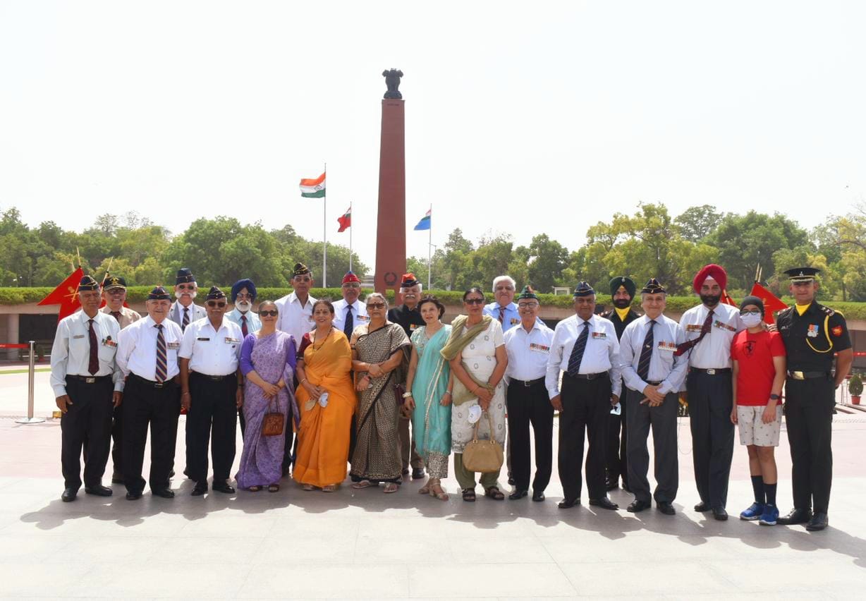 On 51st Anniversary of commissioning, the veteran officers of 47 Reg & 31 Tech Courses visited NWM