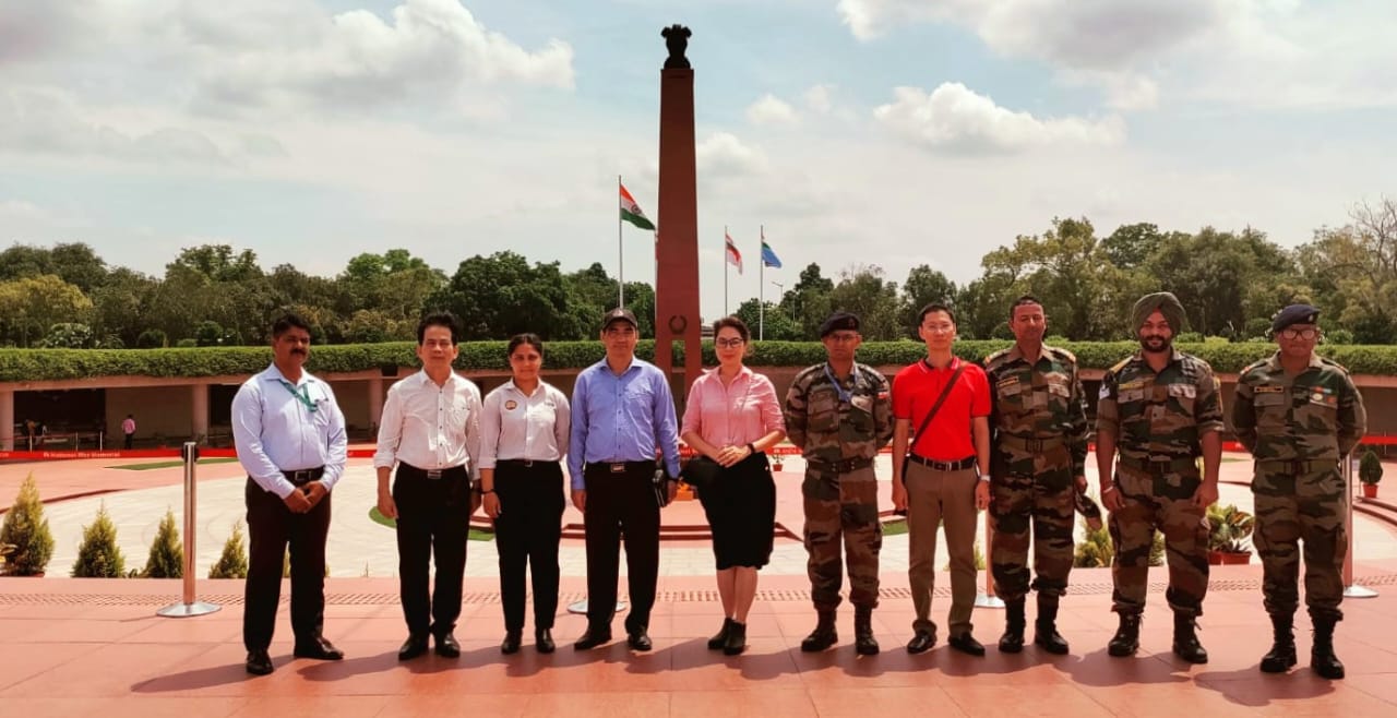 Vietnam peoples Army Maj Gen Hoang Kim Phung visited NWM and paid homeag to Bravehearts on 19 Aug