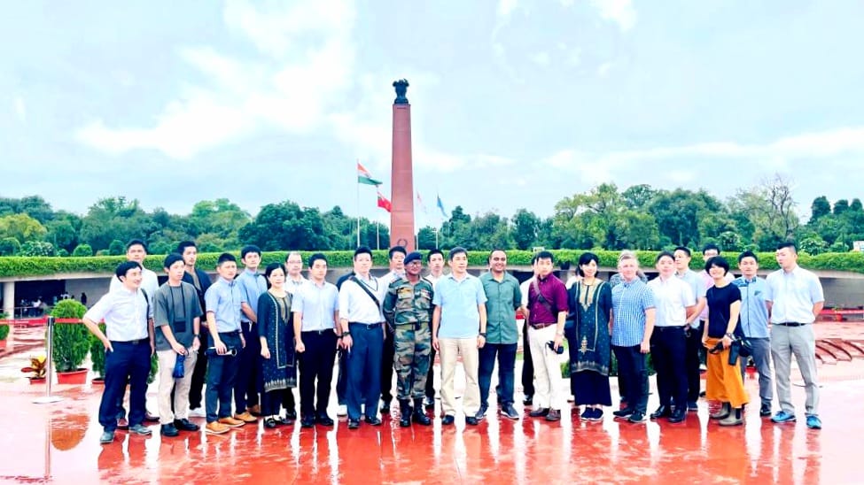 Col Yoshiyuki Niida led Japanese Staff paid homage to Bravehearts of Indian Armed Forces at NWM 