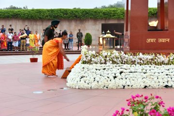 Next-of-Kin ceremony in which Mrs Kiran Thorat W/o Naik Kiran Thorat Popatrao, paid homage on 10 Oct