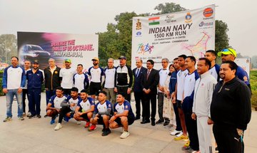Vice Adm Dinesh Tripathi, AVSM, NM, flagged off 1st leg of 1500 KM Running Expedition by Indian Navy
