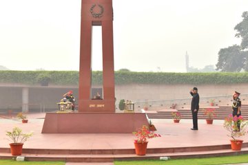 On taking over as Defence Secretary, Mr Giridhar Aramane visted and paid homage to Bravehearts 