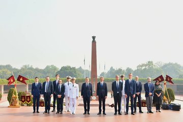 Sebstian Lecornu , French Minister for Armed Forces paid homage to Bravehearts at NWM on 28 Nov 22