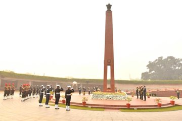 Commemorating OP TRIDENT during 1971 War, and on Navy Day CDS, Service Chiefs paid homage at NWM 