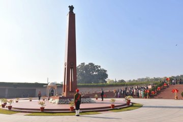officers from 30th Reg & equivalent courses visited & paid homage to Bravehearts at NWM on 11 Dec 22